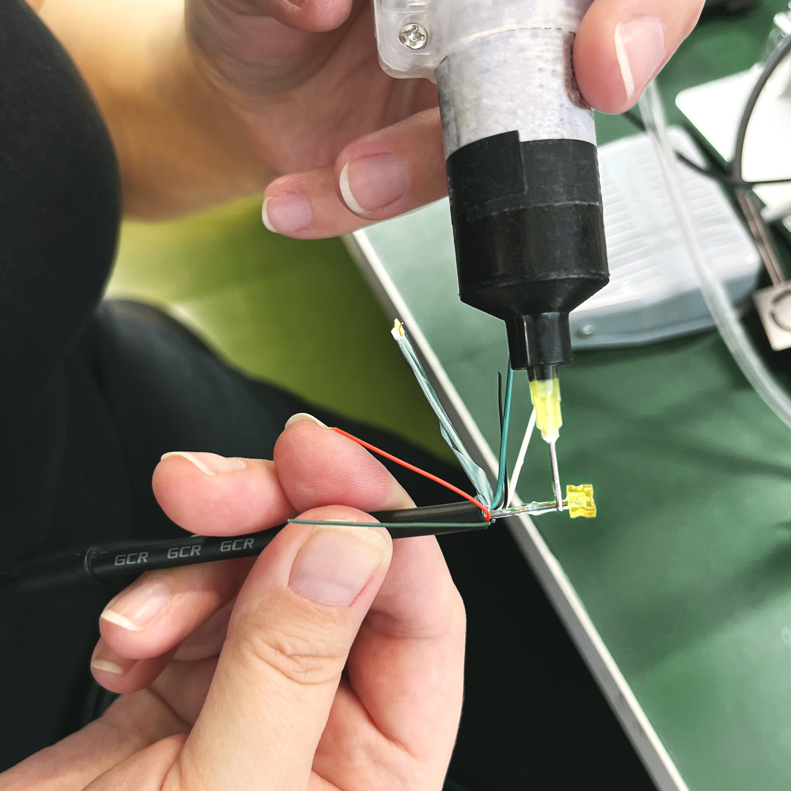 Оптоволоконные компоненты для активных оптических кабелей