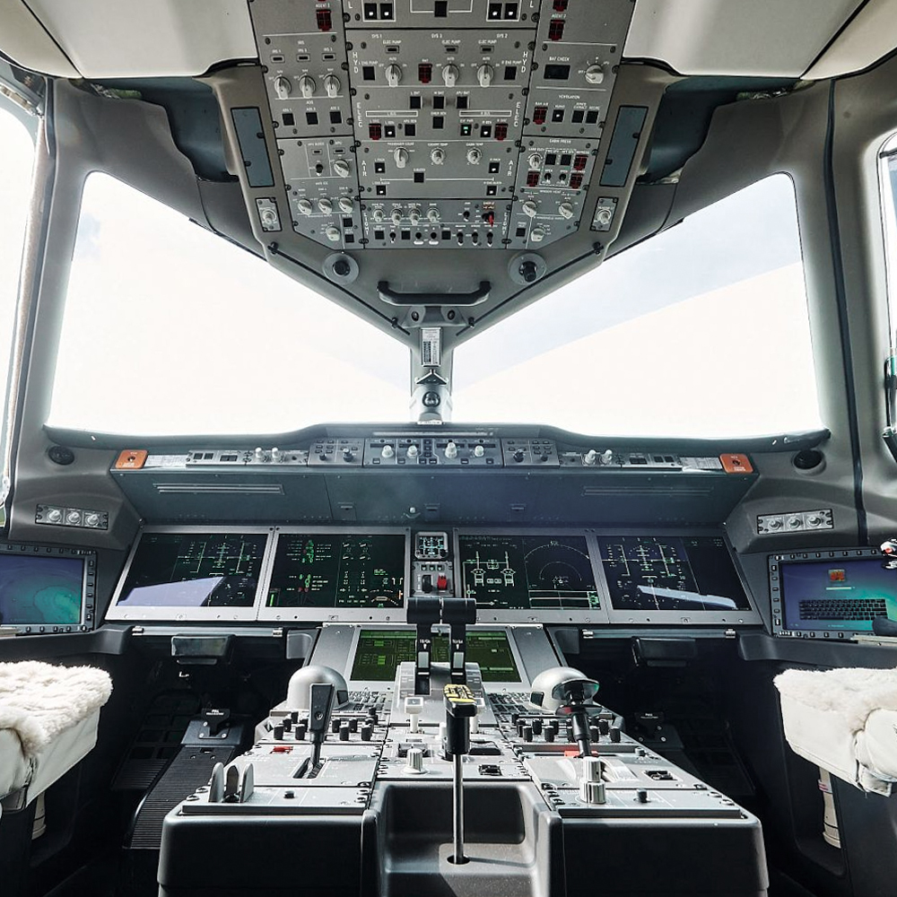 Авиационная гарнитура со спиральным кабелем