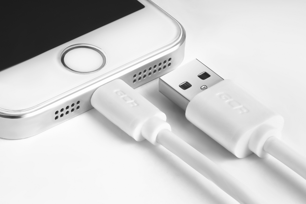 Кабель Apple Lighting для зарядки и синхронизации IPhone, IPad, IPod. Кабель Apple Lighting для зарядки и синхронизации IPhone, IPad, IPod.